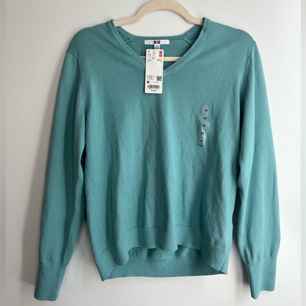 UNIQLO thin & soft sweater in light blue (brand new with tags)